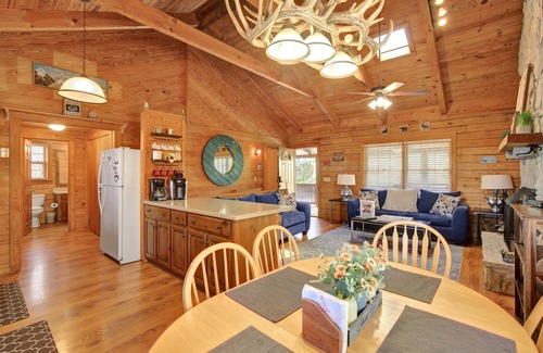 Pine Mountain Valley Cabin | Cozy Cabin in Warm Springs near FDR State Park and Callaway Gardens