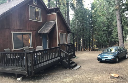 Dorrington Cabin | Cozy cabin near lakes, streams, rivers, hiking trails and shops/restaurants
