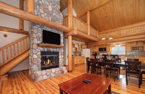 Grand Lake Cabin | Cozy cabin near RMNP w/deck & fireplace