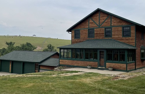Mineral Point Cabin | Cozy cabin nestled in the hills of SW Wisconsin near the Cheese Country Trail!
