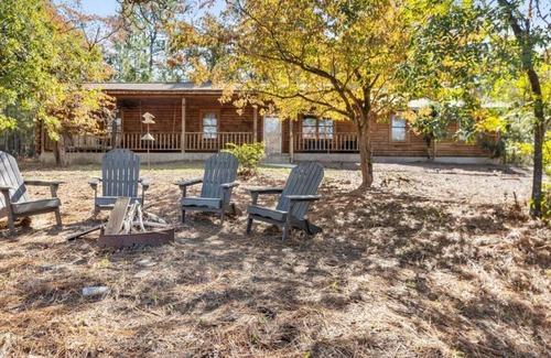 South Carolina Lakes & Blackwater Rivers Cabin | Cozy Cabin on Chateau | Waterfront | Sleeps 12