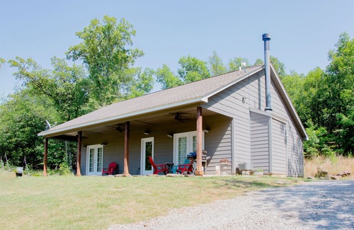 Hulbert House | Cozy cabin on Fort Gibson Lake. Pet-Friendly!