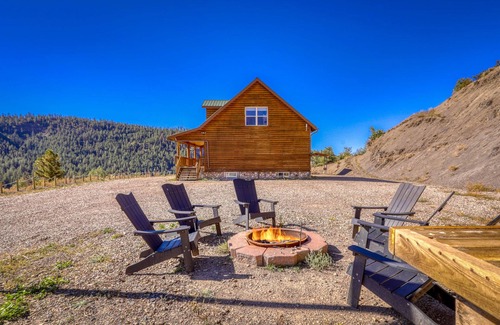 Pagosa Springs House | Cozy Cabin Retreat w/Games, Hot Tub, Pet-Friendly & Forest Access