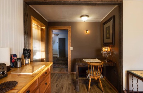 Northwest Harwinton Apartment | Cozy Cabin Style Apt Private 1st Flr 1 Bdrm