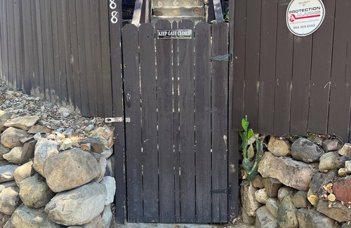 Topanga Cabin | Cozy Cabin Under the Oaks, WiFi, Outdoor Fitness in Enchanting Topanga Dreaming