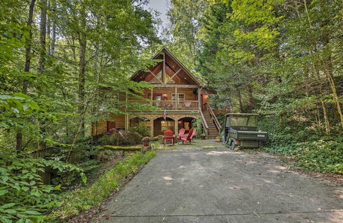 Clarkesville Cabin | Cozy Cabin w/Deck, Walk to Wildcat Creek & Dining