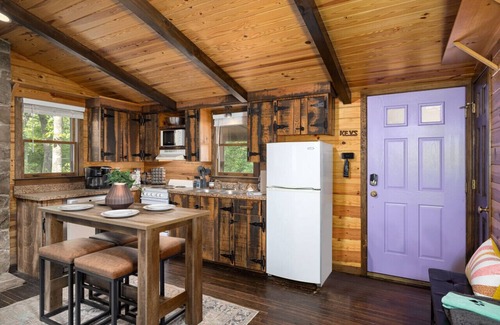 Stanardsville House | Cozy Cabin w/Hot Tub: Fall Foliage Near Shenandoah