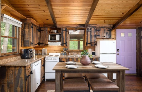 Stanardsville House | Cozy Cabin w/Hot Tub: Fall Foliage Near Shenandoah