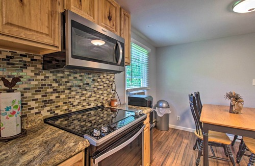 Eagle Rock Cabin | Cozy Cabin w/Patio on Craig Creek: Pets OK!