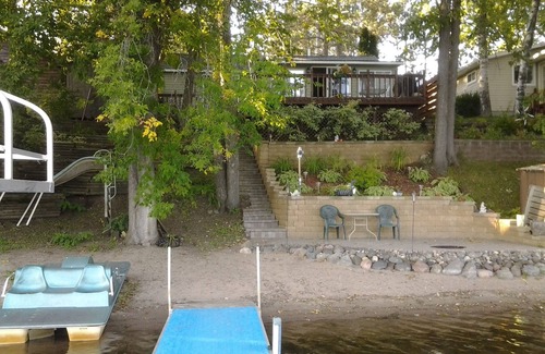 Sturgeon Lake Cabin | Cozy Cabin With Relaxing Atmosphere On Sand Lake