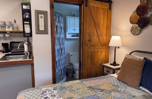 Clarendon Cabin | Cozy Cabin With Screened in Porch and Pond View