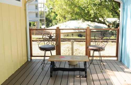 New Braunfels Cabin | Cozy Cabins near the Comal River- Cabin #3- Texas Theme. Walk to Wurstfest