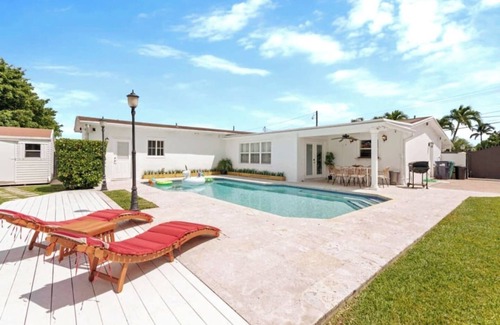 Westchester House | Cozy Casa Cabos - Pool BBQ Miami