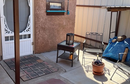 Clovis Apartment | Cozy casita with covered parking.