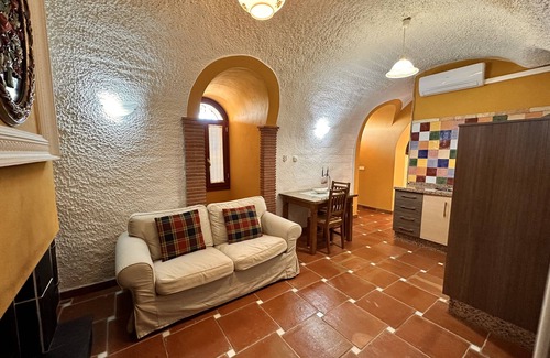 Benalua de Guadix Apartment | Cozy Cave Studio with Terrace