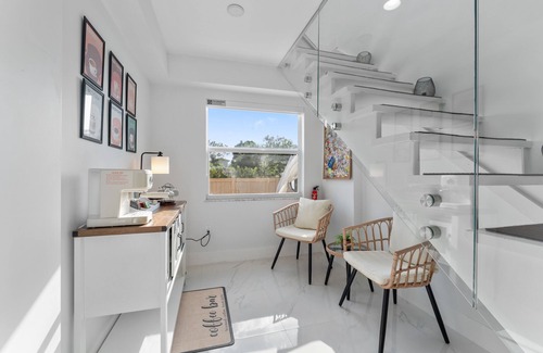 Miami Springs Apartment | Cozy, Centric, Private & Spacious 1/1 Guest House w/AC & WiFi in Miami Springs