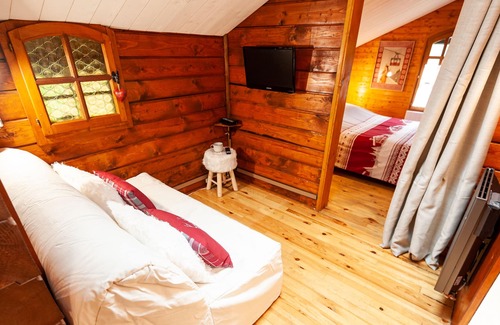 Saint-Crepin Ski Chalet | Cozy chalet and its 1000 m2 garden
