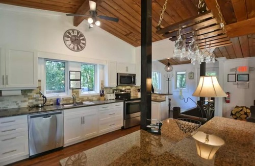 The Blue Mountains Ski Chalet | Cozy chalet w/heated pool, hot tub, sauna 3 min dr. to the Blue Mountain village