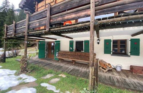 Les Prodains Apartment | Cozy Chalet for 4 near Avoriaz Cable Car with Parking and Ski Storage