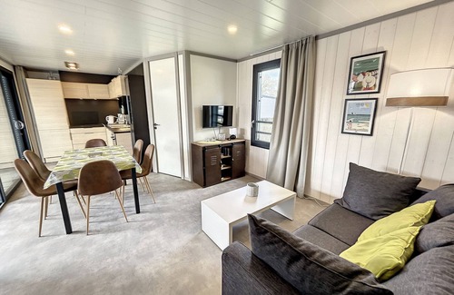 Jullouville Ski Chalet | Cozy Chalet for 6 with Heated Pool, Terrace, and Parking near Beach