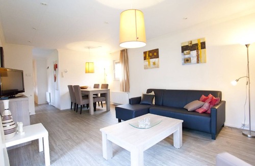 Noordoostelijk van Schaarsbergen Ski Chalet | Cozy chalet in a holiday park