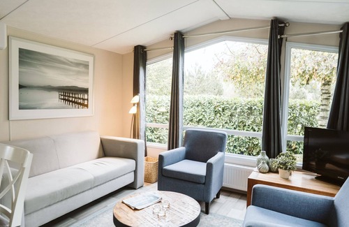 Goedereede Ski Chalet | Cozy chalet in Goedereede with garden