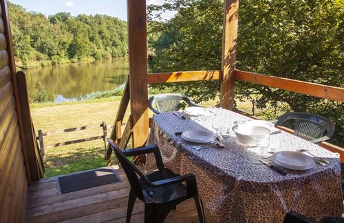 Naucelle Ski Chalet | Cozy Chalet - Pond View with Terrace