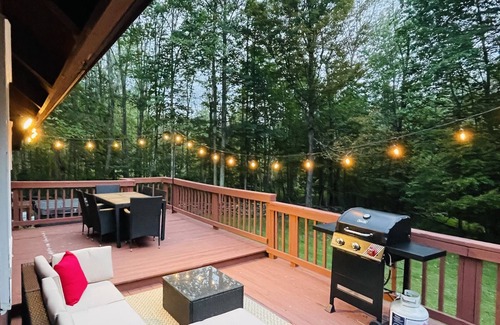 Hensonville Ski Chalet | Cozy chalet wih hot tub -5 minutes from Windham Mountain