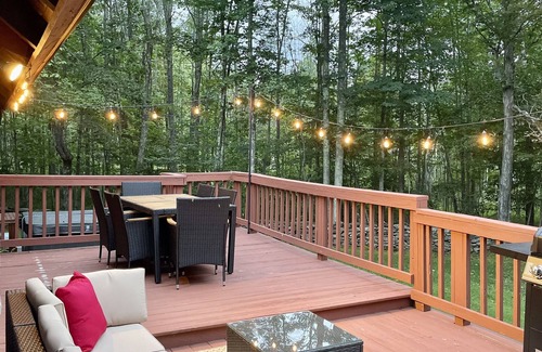 Hensonville Ski Chalet | Cozy chalet wih hot tub -5 minutes from Windham Mountain
