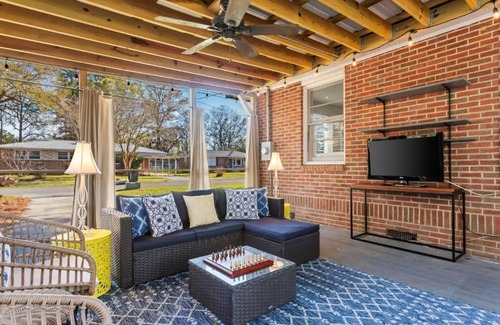 North Charleston House | Cozy Charleston Bungalow w/Secluded Outdoor Space