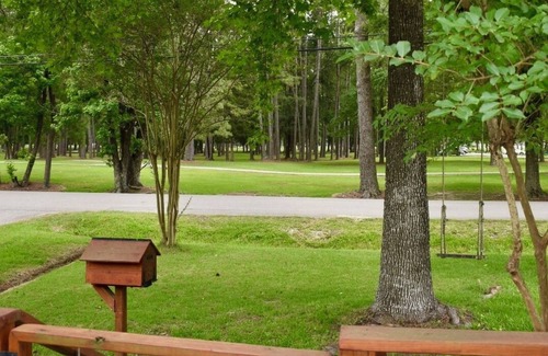 Beaumont House | Cozy, Charming & Peaceful 3-bedroom house with AC, WiFi in delightful Beaumont .