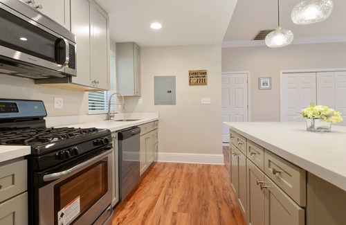 Esplanade Ridge Apartment | COZY CHIC 1 BEDROOM/1 BATH