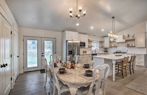 Bloomington House | Cozy + Chic Abode ~ 11 Mi to Bloomington Lake