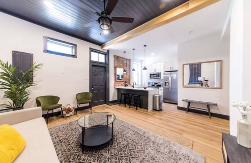 Soulard Apartment | Cozy Chic home in the heart of Soulard