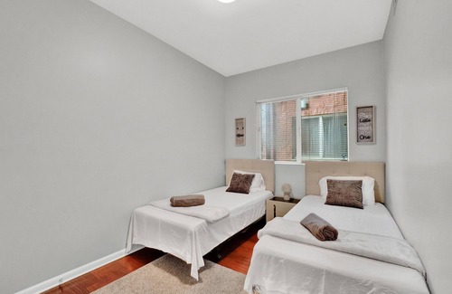 Tri-Taylor Condo | Cozy City Condo in Heart of City