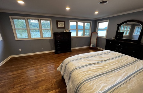Hiwassee House | Cozy Claytor Lakefront Retreat with 2 houses for Large families/Reunions
