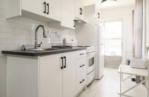 East Windsor Apartment | Cozy, Clean & Bright Suite - Perfect for long stays