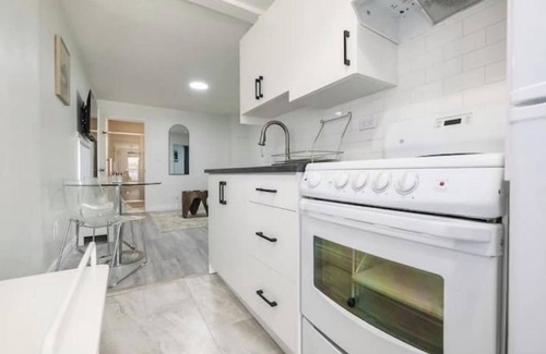 East Windsor Apartment | Cozy, Clean & Bright Suite - Perfect for long stays