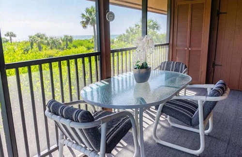 Sanibel Condo | Cozy Coastal Haven - Your Relaxing Sanibel Getaway - Private Beach - Pet Friendly - Signal Inn 07