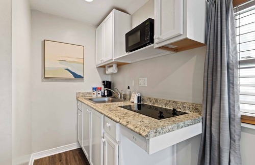 Fort Walton Beach Apartment | Cozy Coastal Cutie | Budget-Friendly Beach Escape