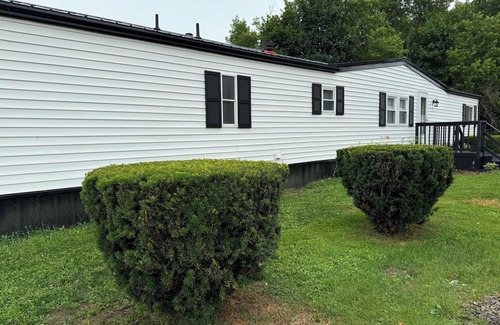 Bath House | Cozy Cohocton River Getaway