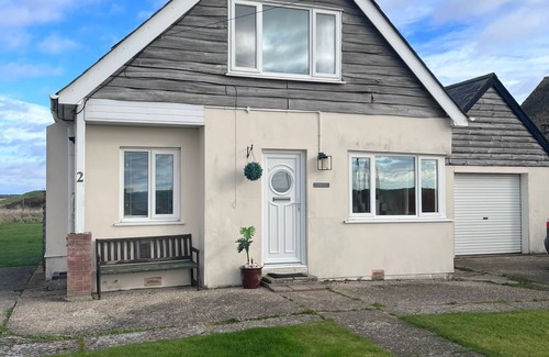 Clacton-on-Sea Ski Chalet | Cozy comfortable cottage by the sea and water, surrounded by fields and space