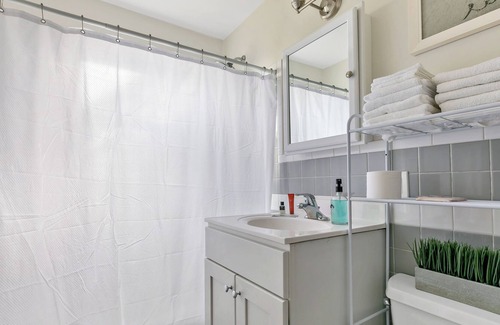 Cove - East Side - Shippan Apartment | Cozy & Comfortable Stamford Apartment! Half hour from NYC!