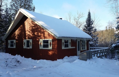 Stambaugh Ski Chalet | Cozy, comfy, rustic ski chalet at the foot of Ski Brule ski mountain