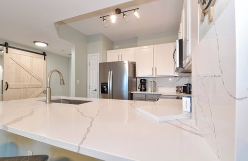 Indian Bayou Condo | Cozy Condo w/Seasonal Beach Shuttle at The Palms of Destin! 🌴🐬🌅