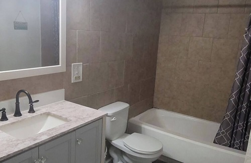 Clodine Condo | Cozy Condo2, surrounded by shopping & eateries