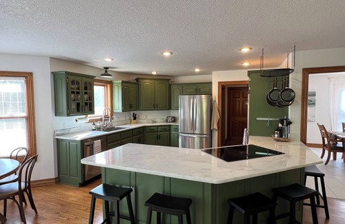 Carl Junction House | Cozy Copper Oaks ! Lake Views ! 7Bed 3.5 Bath with Full Basement