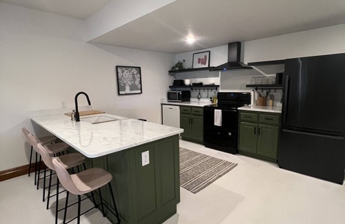 Carl Junction House | Cozy Copper Oaks ! Lake Views ! 7Bed 3.5 Bath with Full Basement