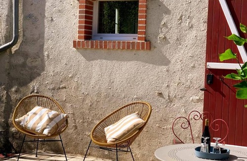 Saint-Claude-de-Diray Cottage | Cozy cottage with private terrace, parking and WiFi