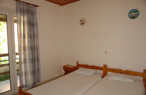 Agios Gordios Cottage | cozy Cottage 100 meters from the beach and center For 4- 5 P with garden